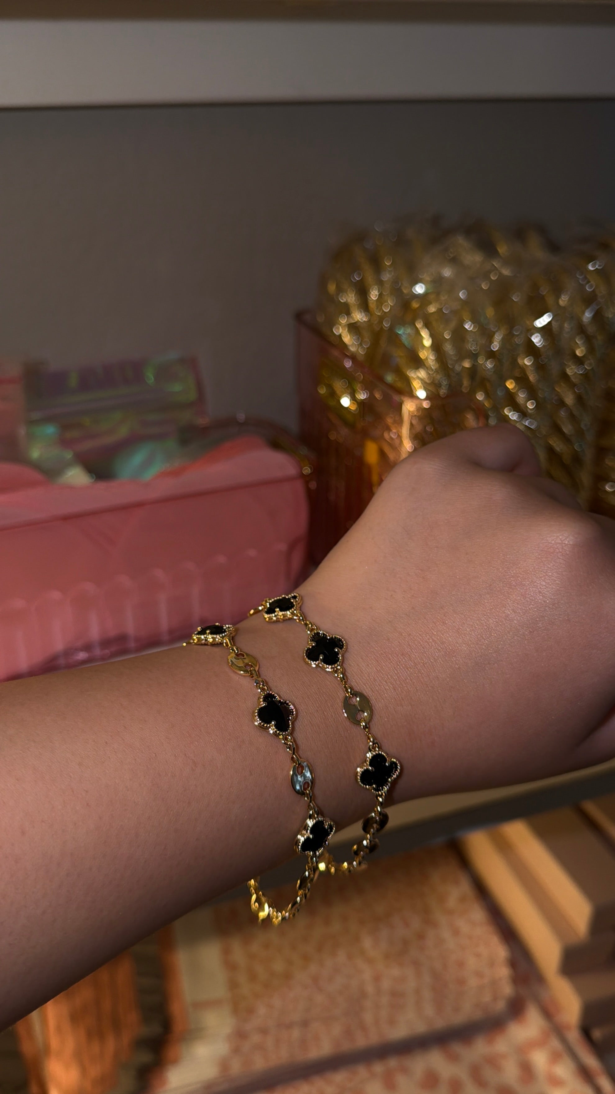 BLACK CLOVERLEAF BRACELET