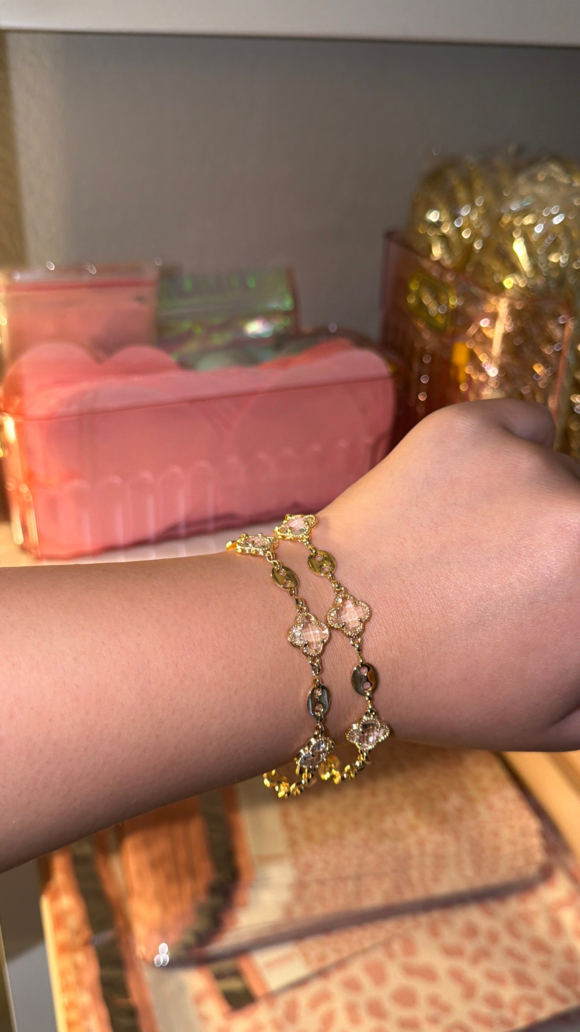 CLEAR CLOVERLEAF BRACELET